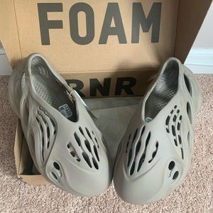 Yeezy Foam RNR, Stone Sage